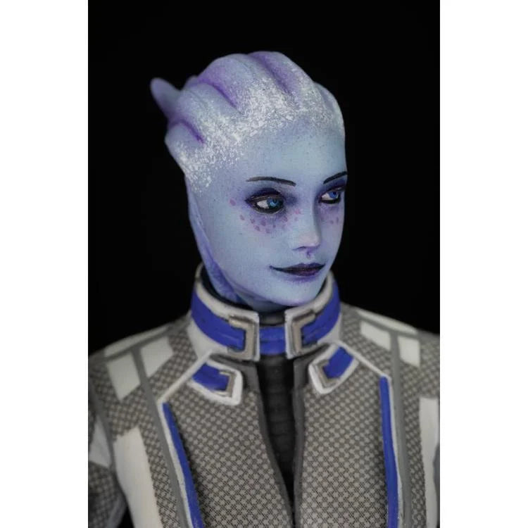 8.5-Inch Highly Detailed Mass Effect Dr. Liara T'Soni PVC Statue