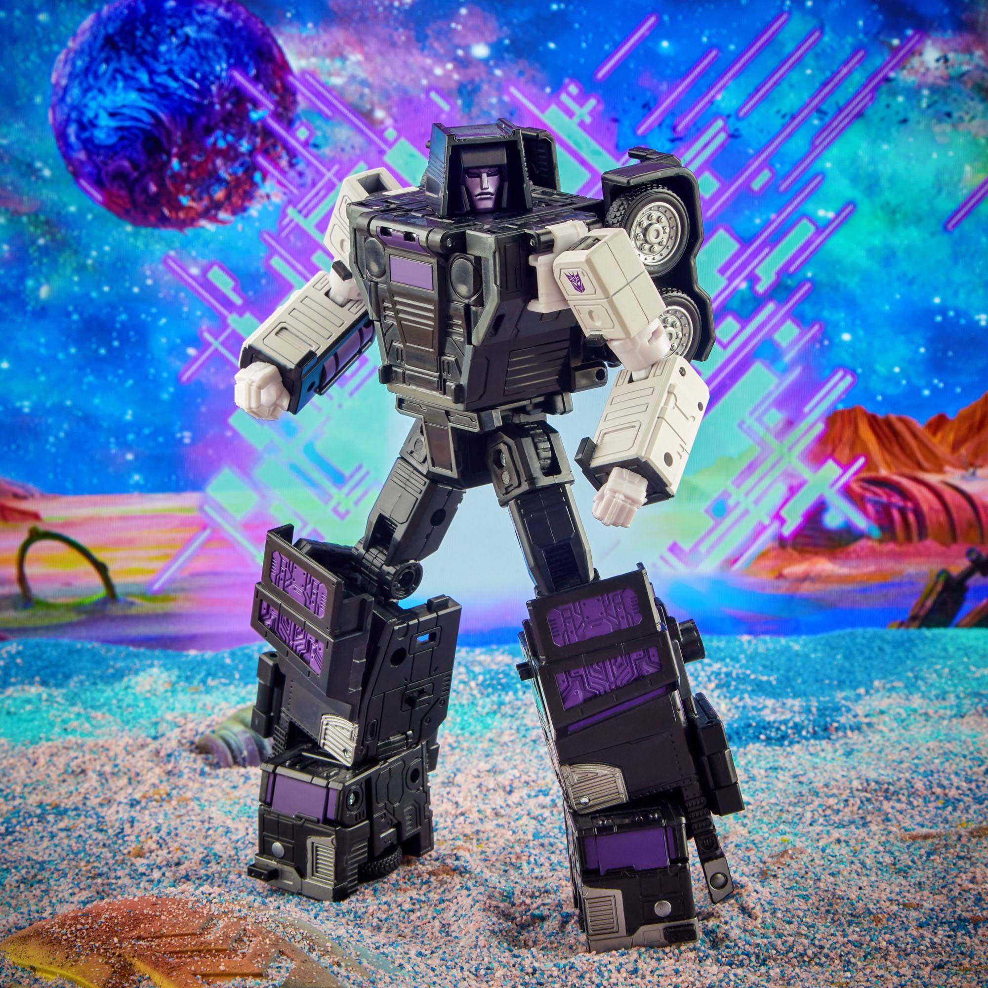 Hasbro Transformers Generations Legacy Commander-Scale Decepticon Motormaster Action Figure