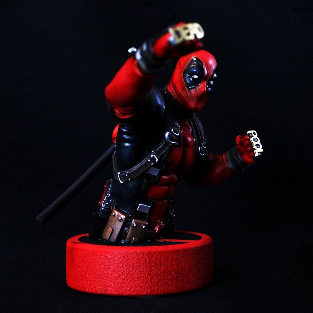 1/6 Scale Collectible Marvel Deadpool Resin Bust for Fans and Collectors