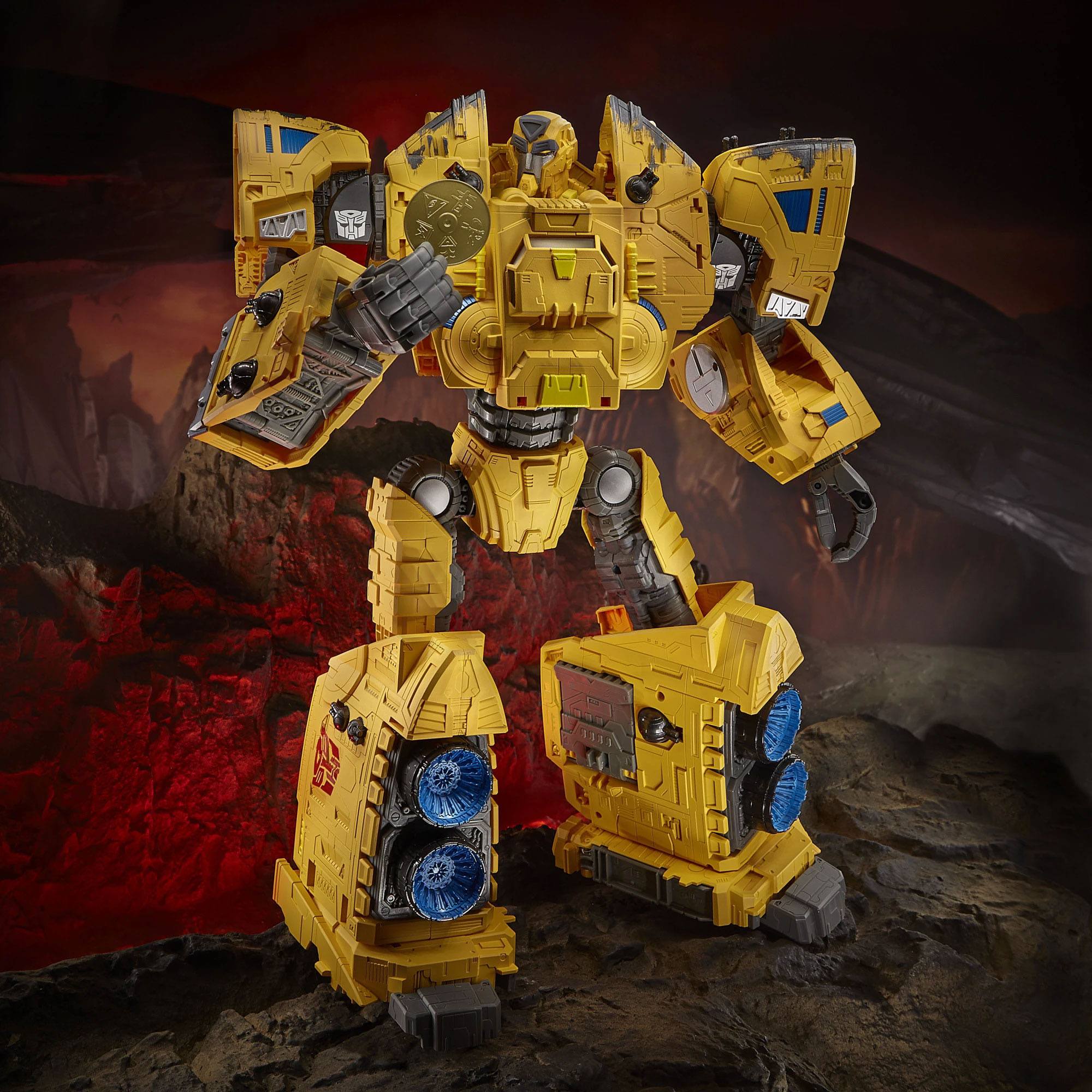 Hasbro Transformers Generations: Kingdom Titan WFC - K30 Autobot Ark Convertible Action Figure