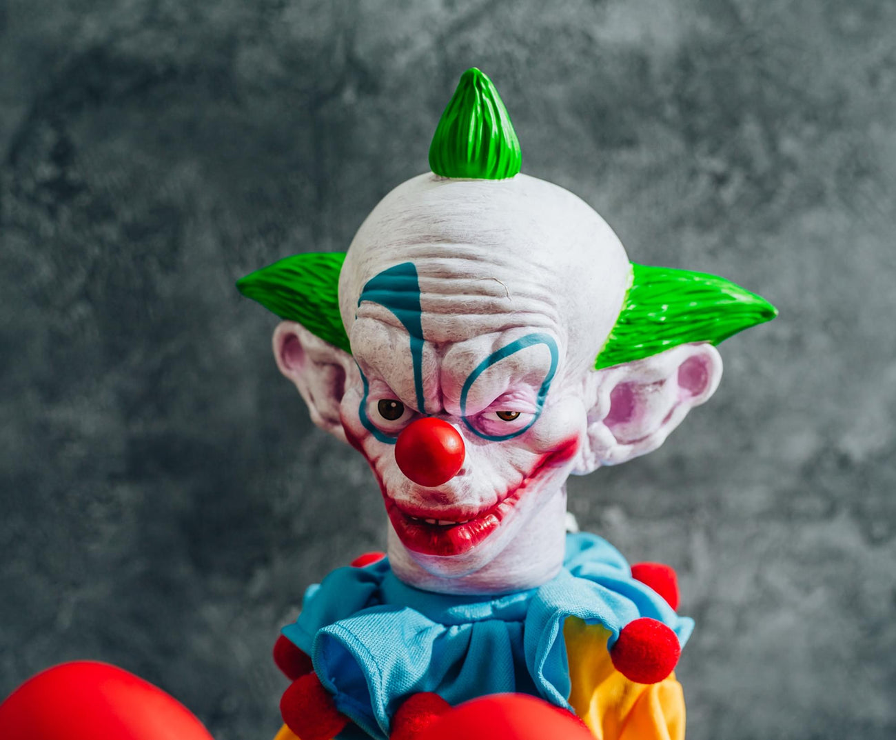 Exclusive 13-Inch Horror Reachers Shorty Boxing Grabbing Puppet from Killer Klowns