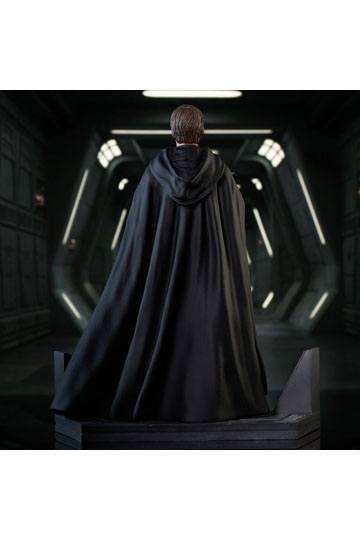 Gentle Giant Premier Collection Statue - Iconic Encounter of Luke Skywalker and Grogu from The Mandalorian