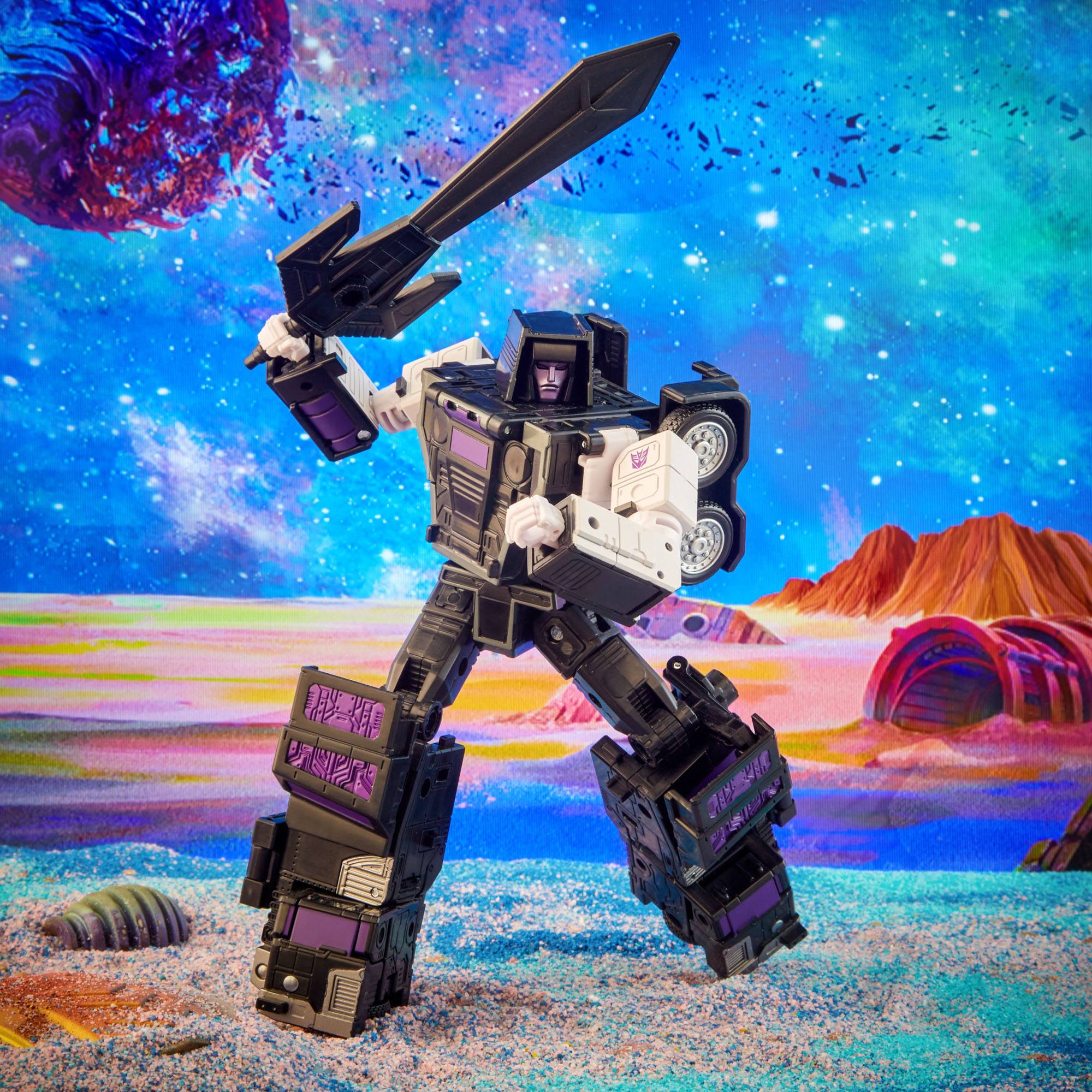 Hasbro Transformers Generations Legacy Commander-Scale Decepticon Motormaster Action Figure