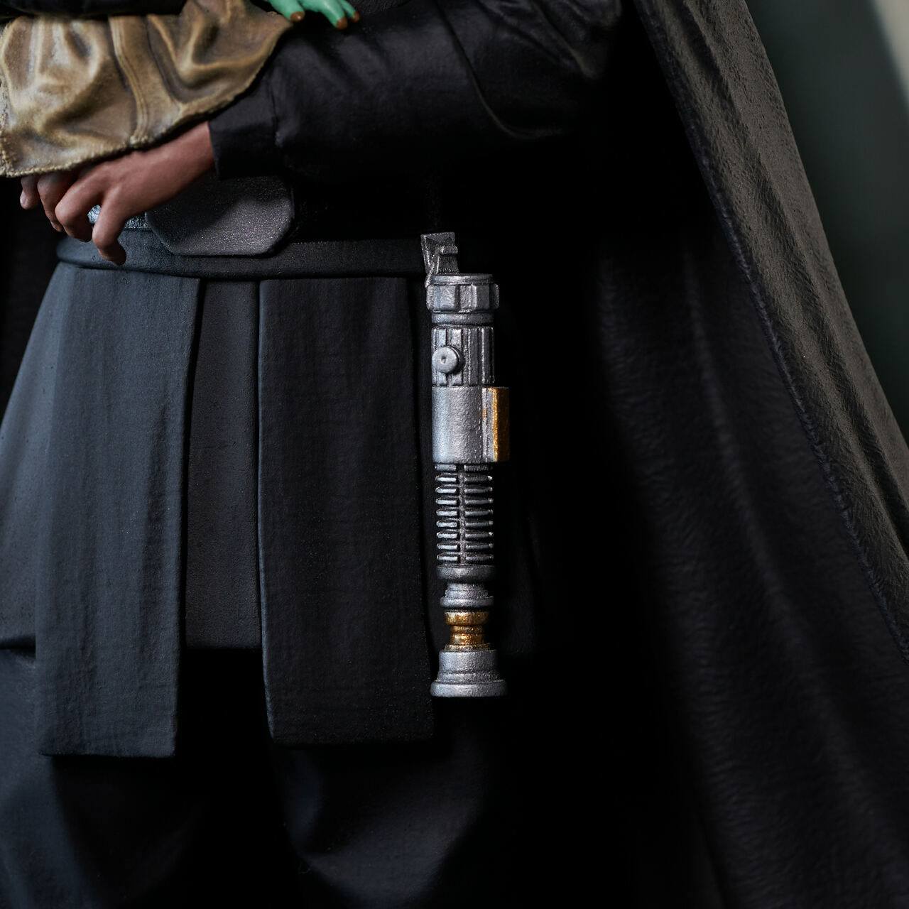 Gentle Giant Premier Collection Statue - Iconic Encounter of Luke Skywalker and Grogu from The Mandalorian