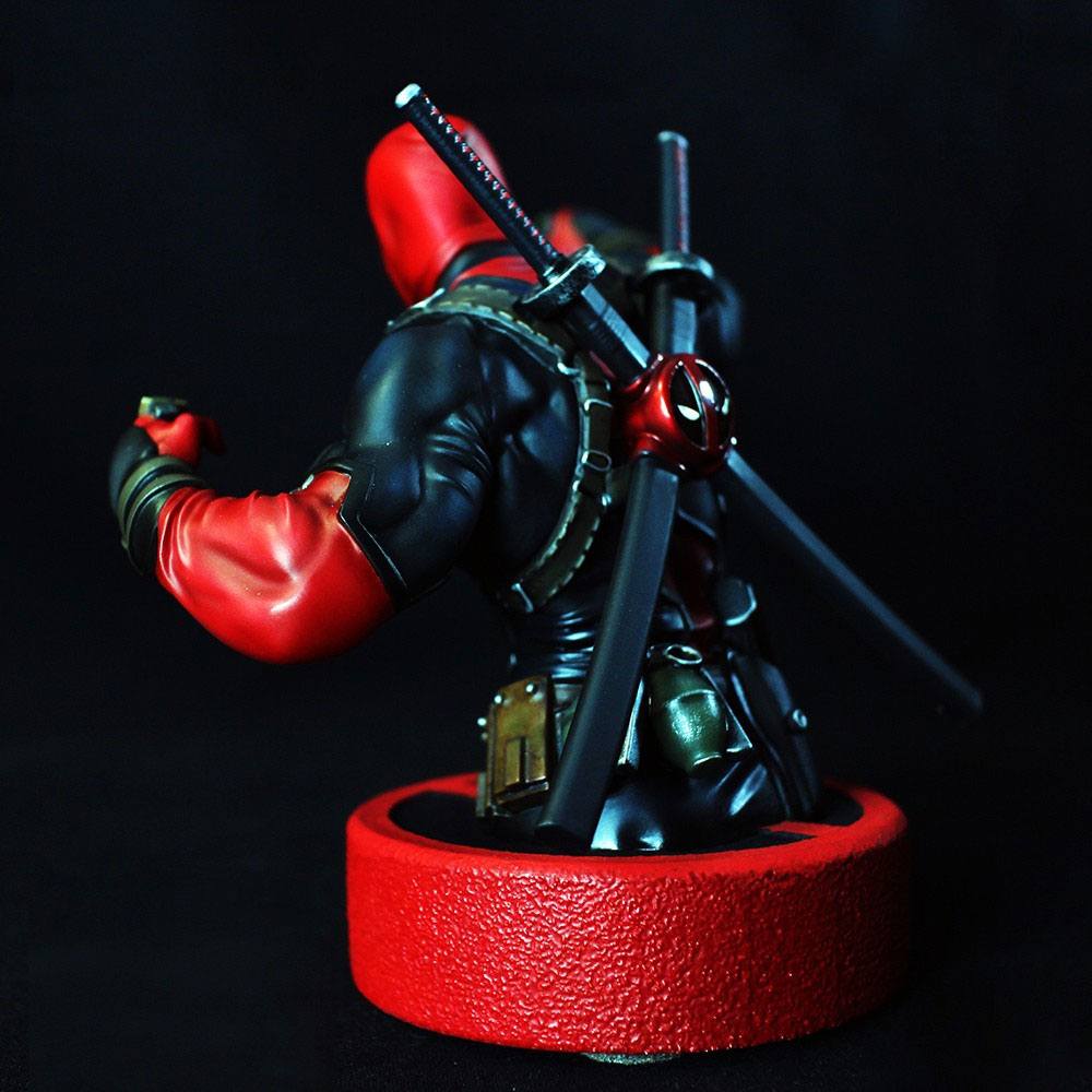 1/6 Scale Collectible Marvel Deadpool Resin Bust for Fans and Collectors