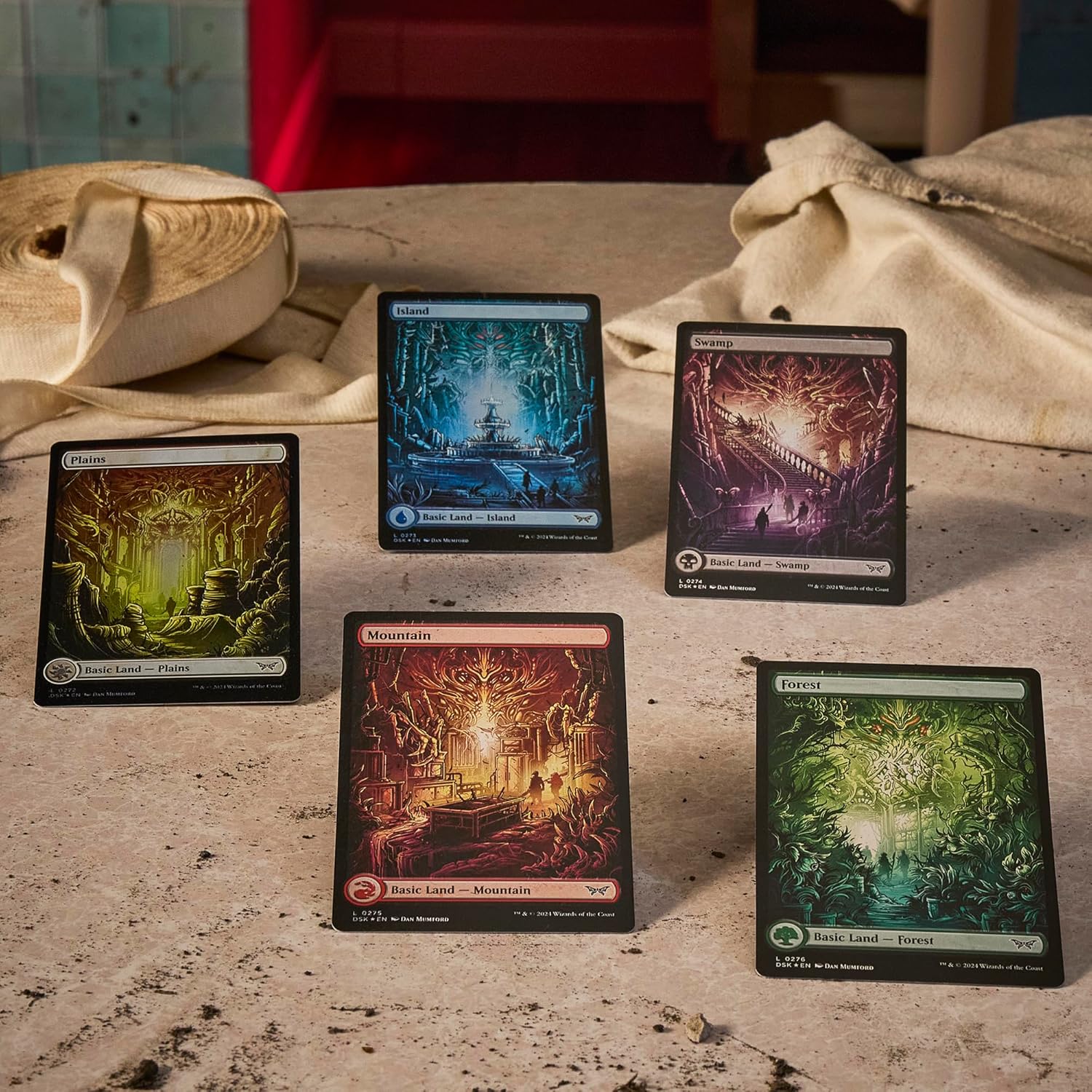 Magic: The Gathering Duskmourn Horror House Collectible Bundle