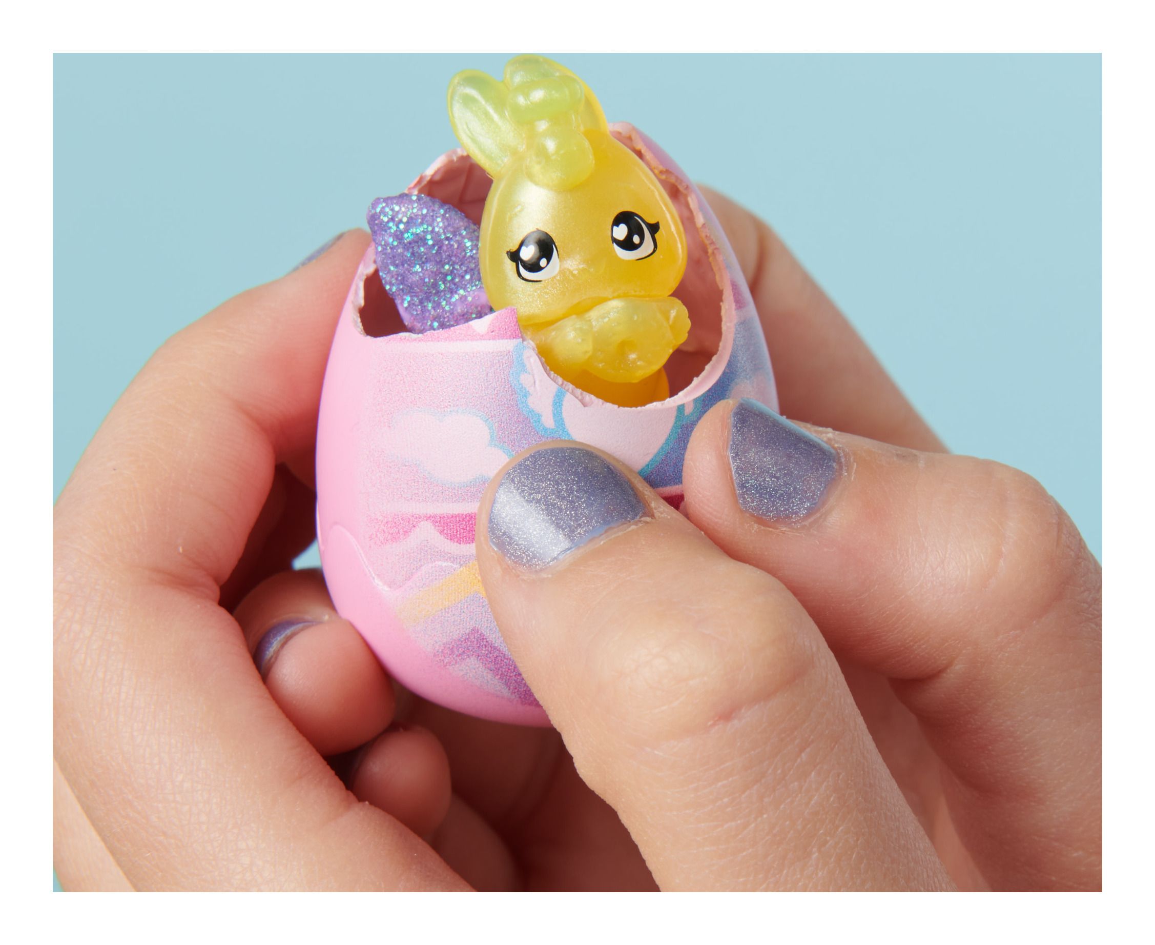 Adorable Hatchimals CollEGGtibles Bunny Family Spring Basket Gift Set for Kids