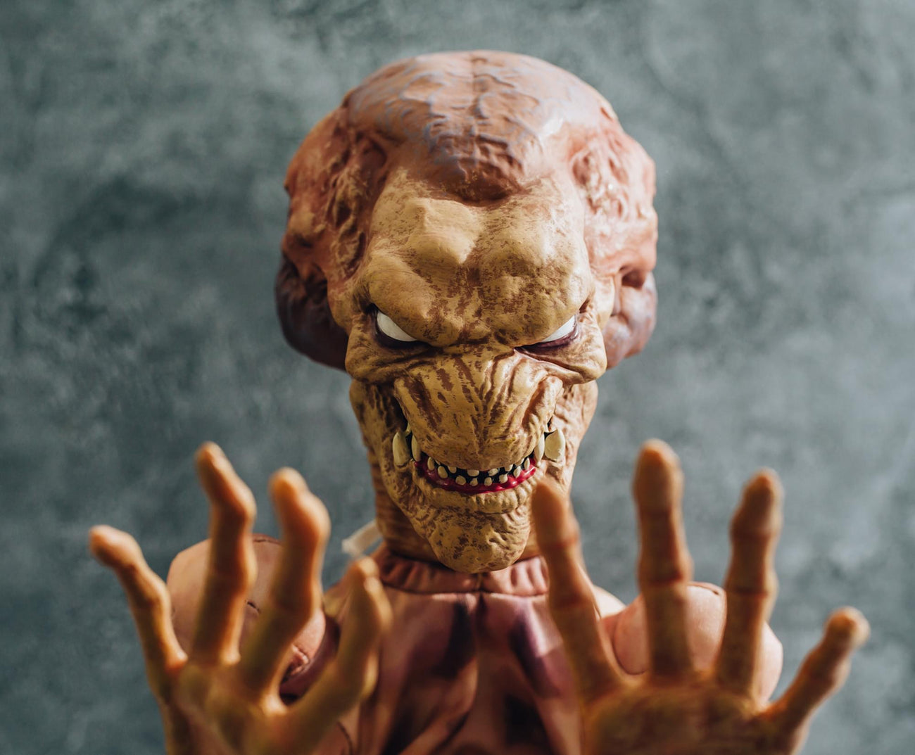 Horror Reachers 13-Inch Pumpkinhead Boxing Grabbing Hand Puppet