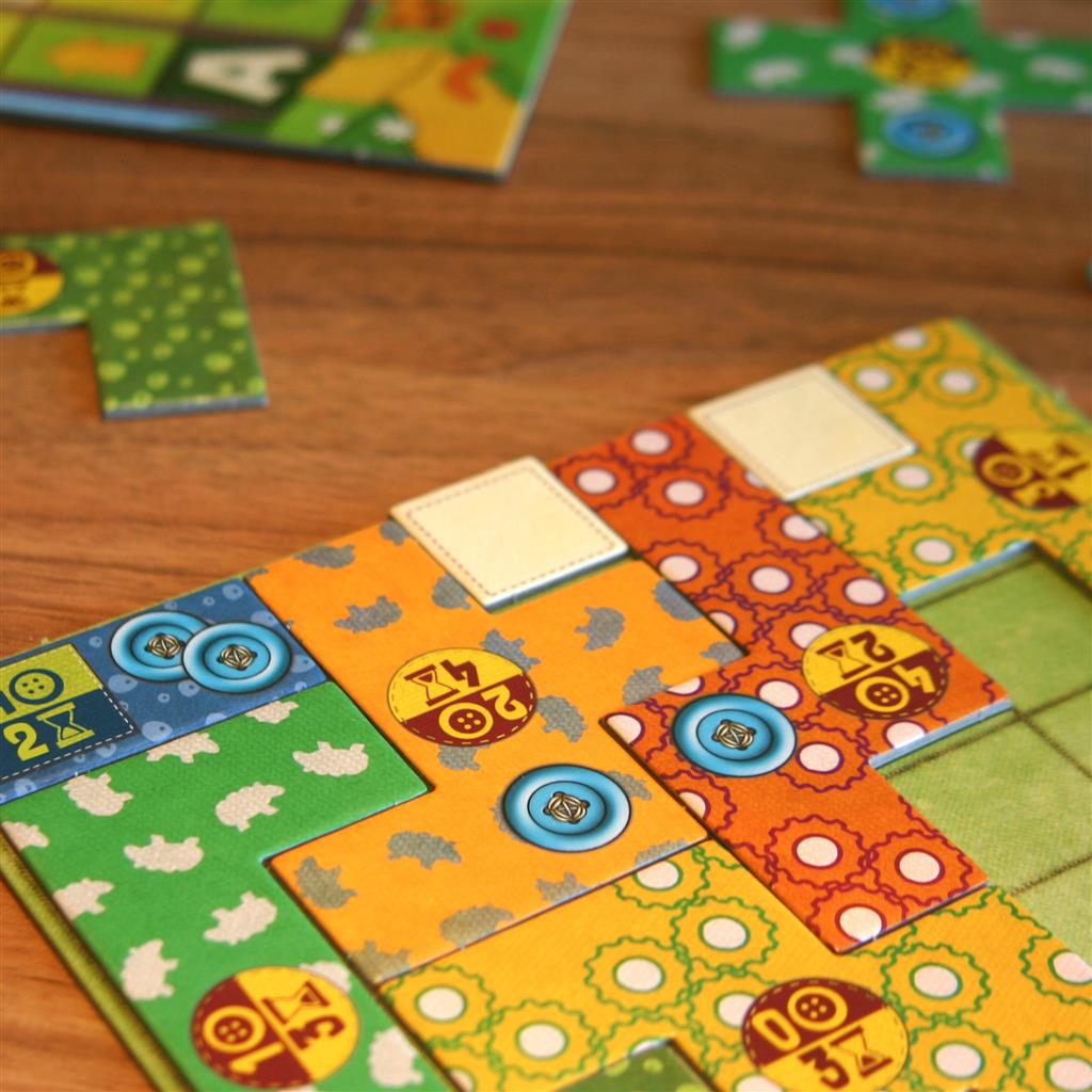 Patchwork Express: A Compact and Exciting Tabletop Board Game